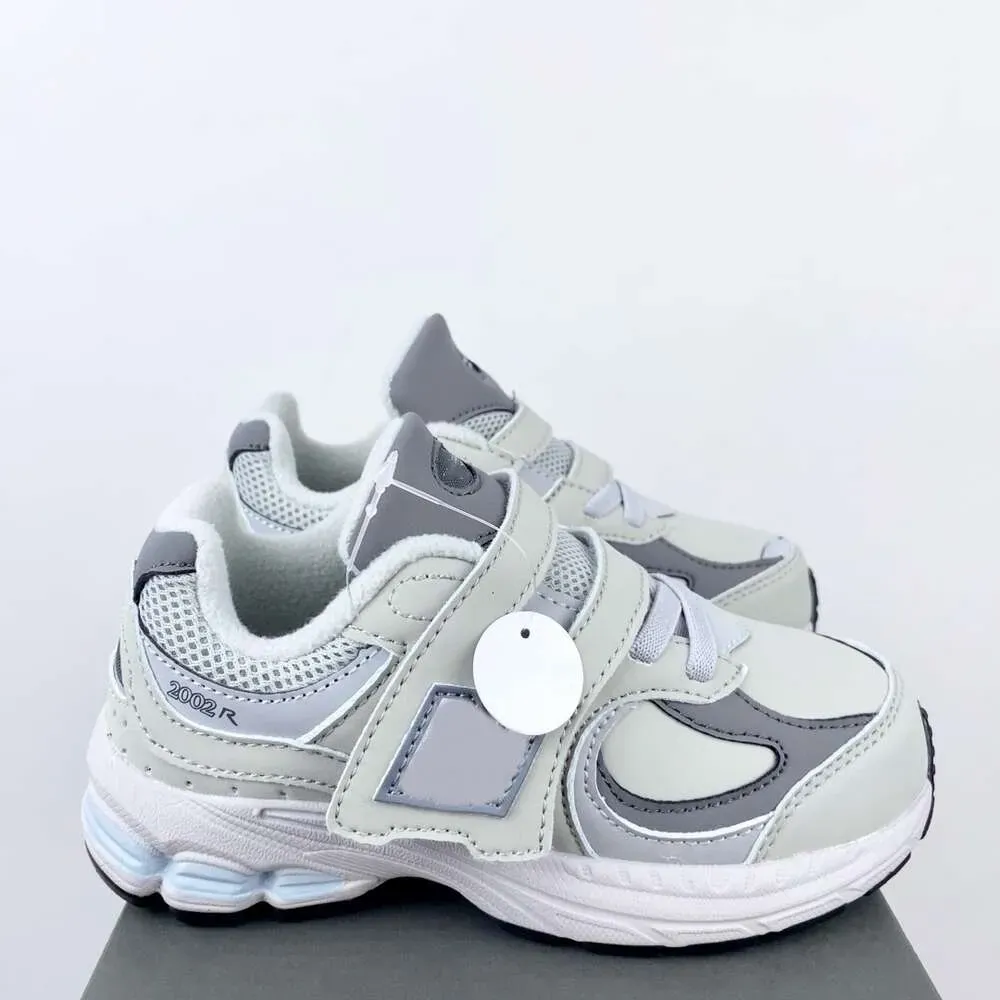 Designer 2023 2002R Kids Toddlers Boys Girls New Running Shoes Children Authentic Sneakers Baby Trainers Outdoor kid Shoes