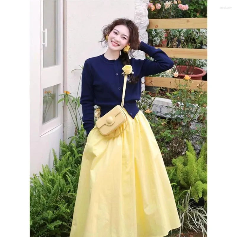 Navy blue skirt with yellow top online