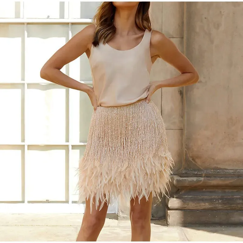 Sexy Fringe Feather Vest Jupe Set Femmes Solid Tank Sheat Hip Package Mini jupes Femme Club Femme Tassel Tassel 240412