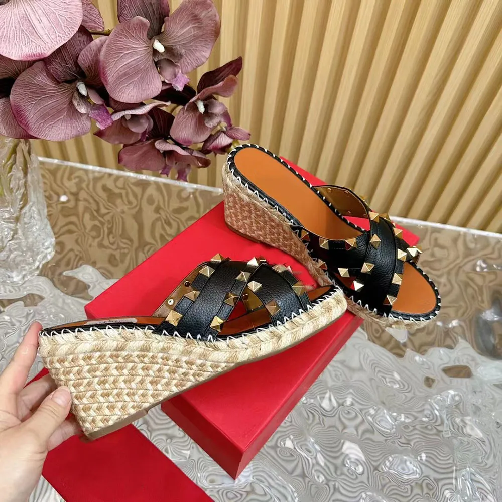 Thick Sole Slipper Fashion Brand Ladies Amazing Round Toe Sexy Lazy Sandal Designer Women Walking Shoes All Match Mules Footwear