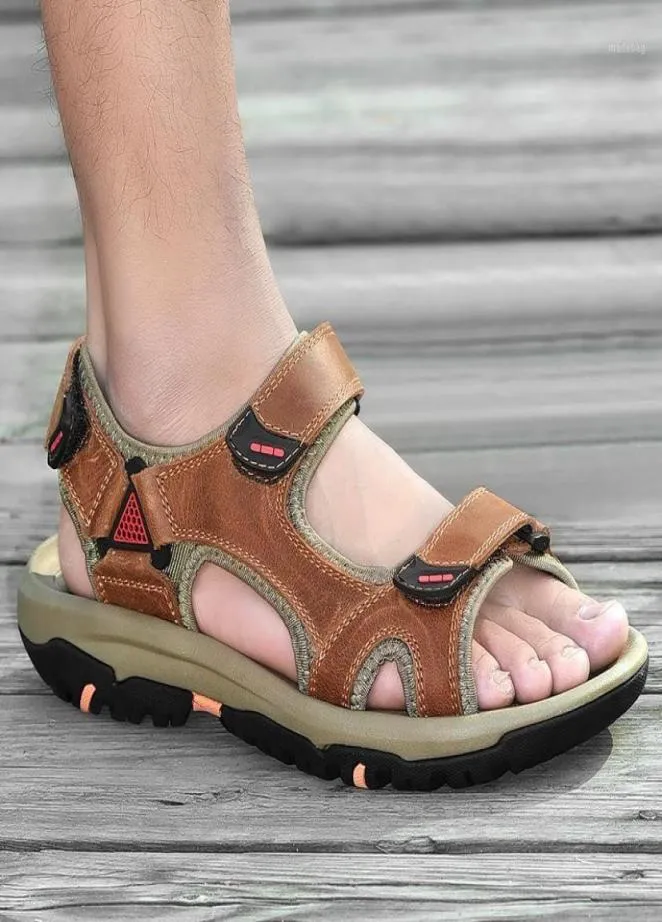 Sandales pour hommes Summer 2020 Nouveau style Chaussures de plage pour hommes