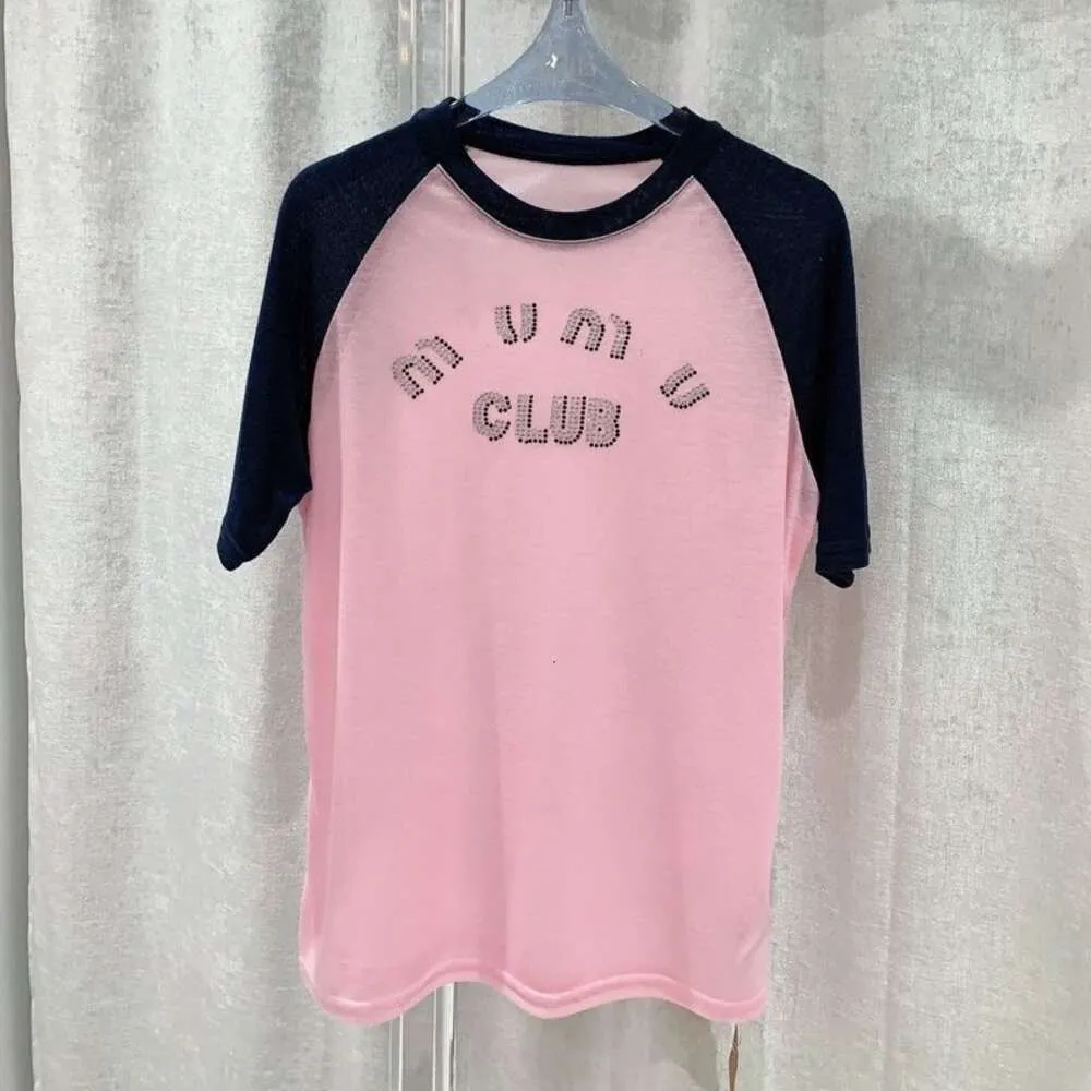 T-shirt Miumiues Designer Luxury Fashion Womens T-shirt Hot Diamond Letter Contrast Short à manches T-shirt Spring / été Nouveau Top