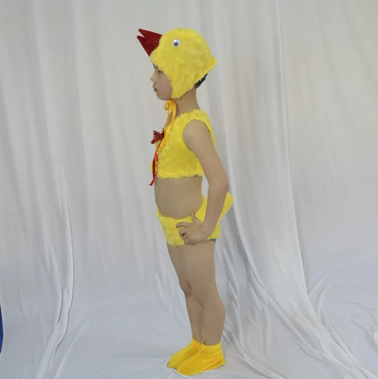 Barns drama söta små djur gula fåglar visar kostymer