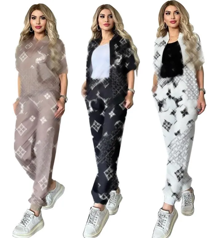Yüksek kaliteli lüks marka kadın tasarımcısı iki parça yaz Set yaz nefes alabilen alfabe baskılı takım elbise 2 adet kadın eşofman