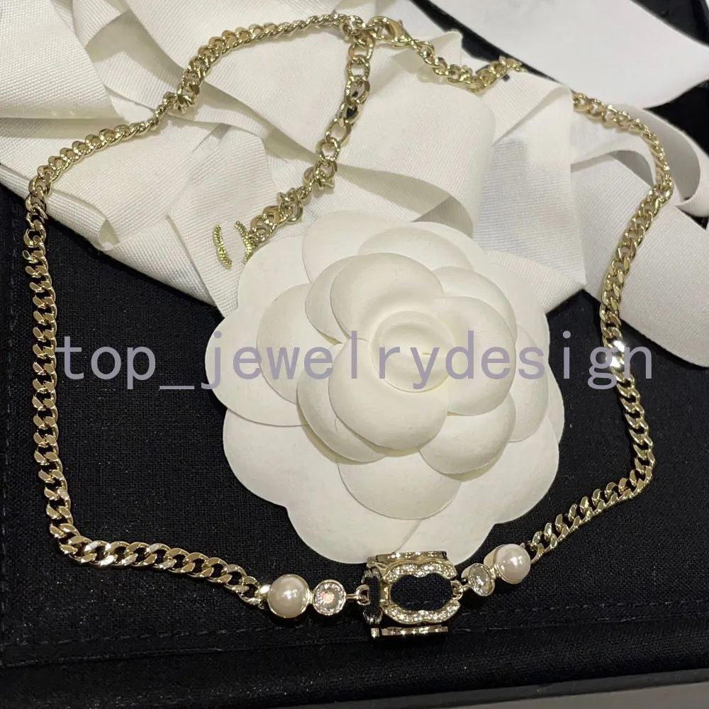 Chaînes de collier de diamant premium Designer Bijoux Pendant Choker Femmes Design Lettre de marque Pendants 18K Gol