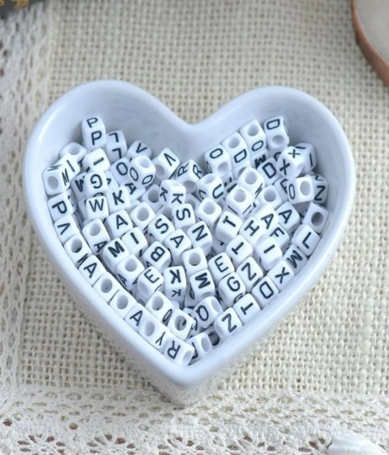 500 Piecelot Loose Beads Handmadediy Cube White Bead Numberheartsymble Akryl Pärlor 6mm för smycken Making Armelets8954430