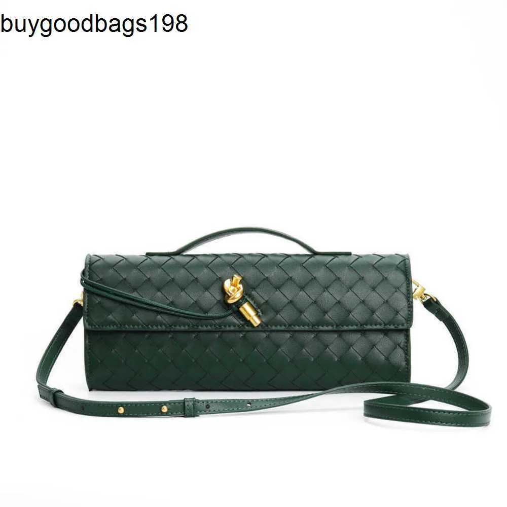 Bottegvenetas Andiamo Clutch Bag 2024 New Woven High End Small andユニークなシングルショルダーファッショナブルなトレンディハンドヘルドゴールドハードウェア斜めストラドルスティック