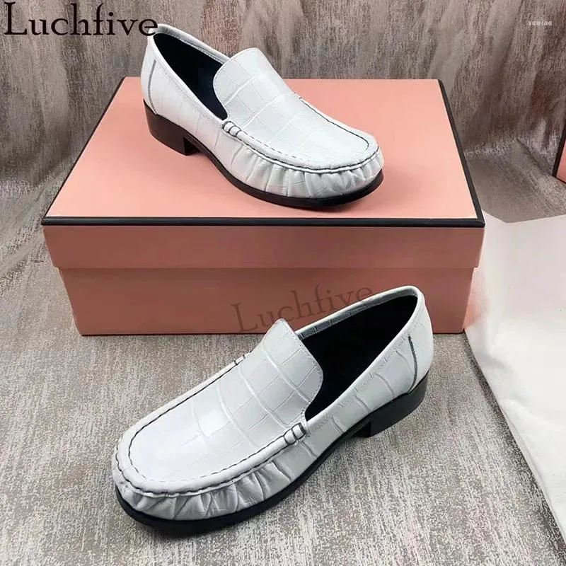 Casual schoenen 2024 Zomer dames doudou platte loafers slip-on runway formeel zakelijk leer mujer