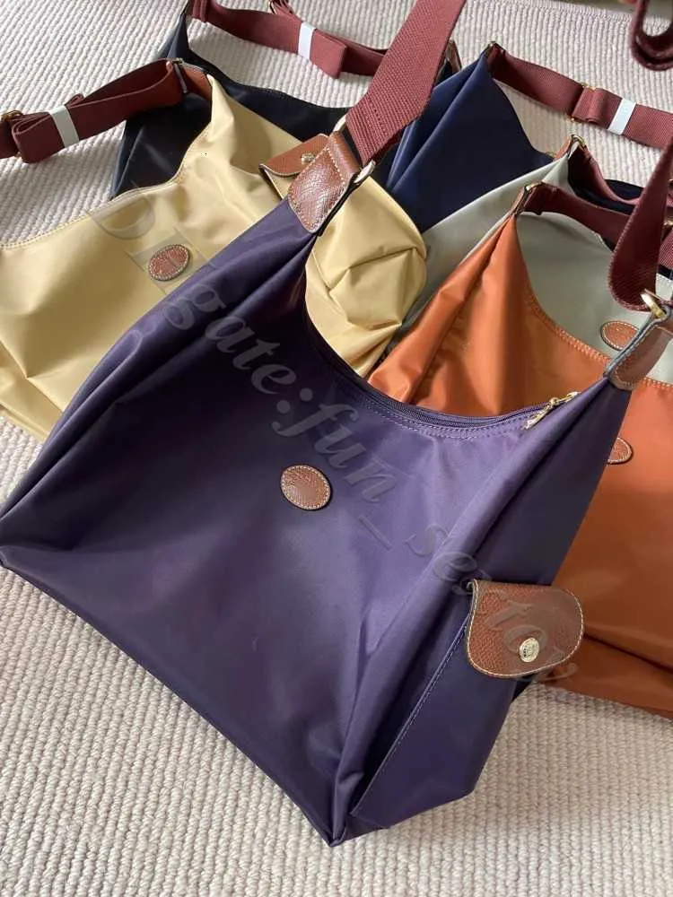 Designer Off Handbag Bag Clearance Bags Retail Women Wholesale 95% Tote 2024 Commuter Can Same Be Crossbody Large Style Nylon Capacity Faye One Shoulder Postman Wuja
