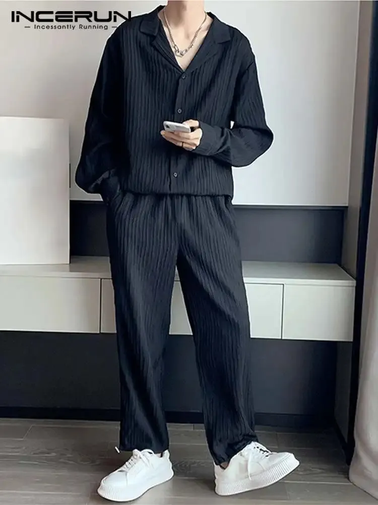 Модный случайный стиль мужски наборы инсурун с длинными рубашками Стильные мужские полосатые костюмы 2 штуки S5XL 240410