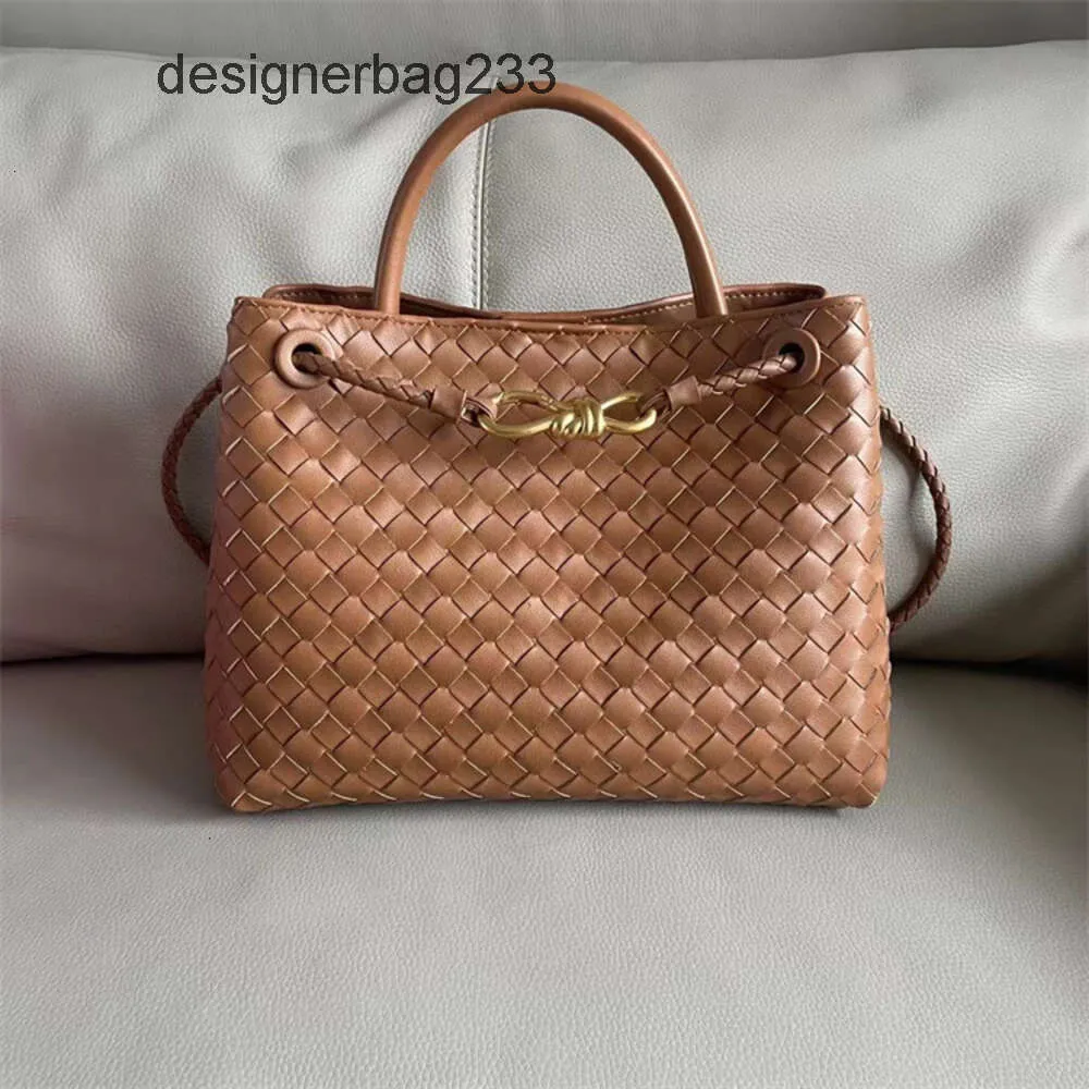 Capacità femminile CRO TOTE METAL DESIGNER ROPE ONE GUASCA IN CASE INSECCOLA PER LAVANTE PETTURA BASSEGGI GRANDI PASCELLA PUCCHLE SCURA VENEETA ANDAMO 2024 18NH