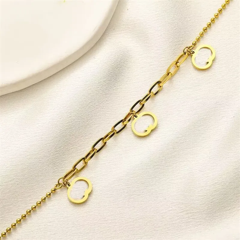 Letter Interlocking Diamond Necklace Retro Pendant Necklace Ladies Womens Clavicular Chain Metal Gold Color Trendy Letter Halsband Designer för vänner ZL099