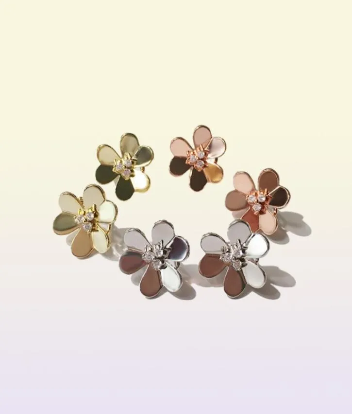 Stud High Finish Rose Gold Three Leaf Clover Flover Flowers Six Boucles d'oreilles de pétale pour femmes Bouangtes d'oreilles bijoux élégant Lock 16cm68806168297971