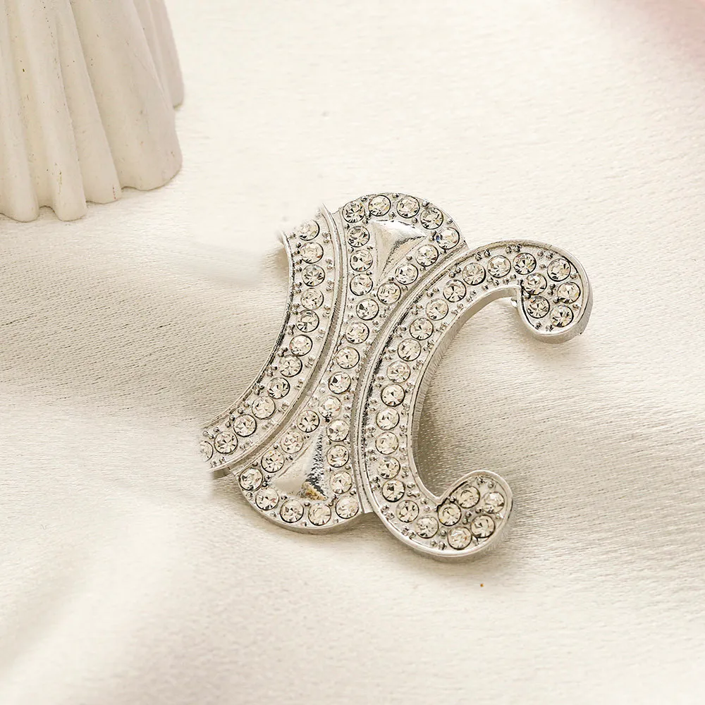 Designer Broche Brand Letter Broches Broches Sweater de luxo Broche Pin Jóias de moda Mulheres Acessorie Party Gift