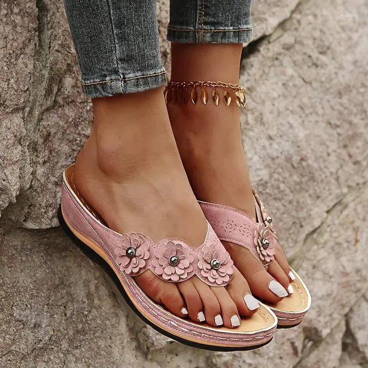 Slippers Flower décor de fleurs pour femmes Sandales confortables ouvertes ouvertes sur les chaussures Flip Flip Flops