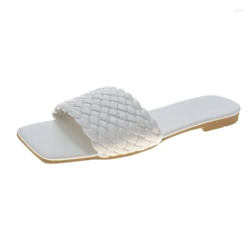 Pantofole 2024 Temperamento Donne Design intrecciato Castino opate set da spiaggia Sandali piatti Flip Flip casual scarpe