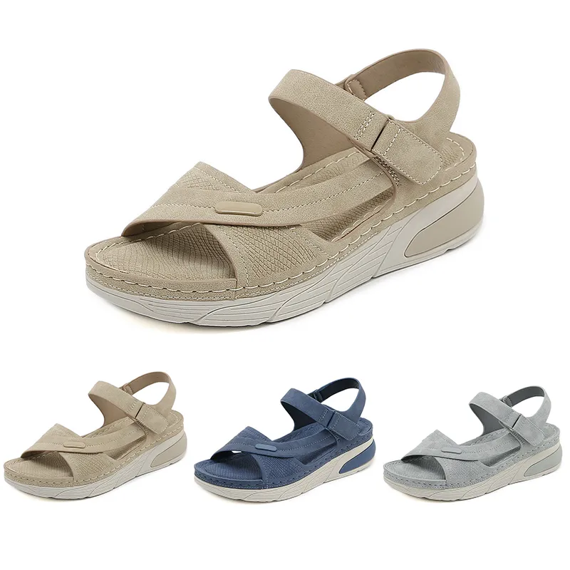 20224 män kvinnor designer sandaler sommarstrand tofflor gai grå blå bekväm kvinnor utomhus sneakers mode glider