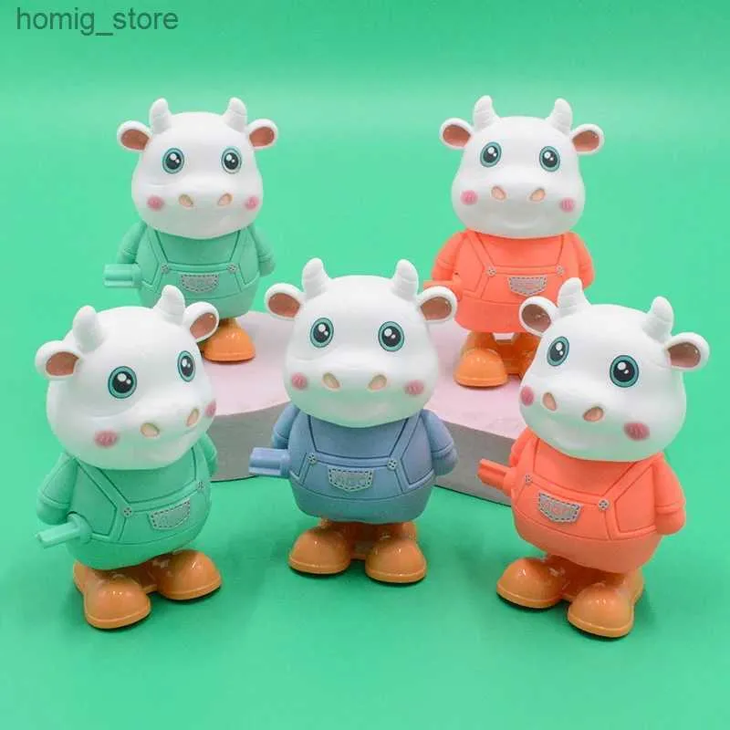 Wind-up Toys Cute little cow childrens toy mechanical assembly jumping mini gift cartoon animation fun price new Y240416