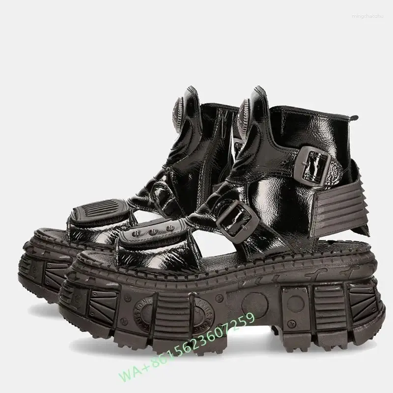 Sandálias 2024 Plataforma de estilo gótico Sapatos romanos punk Motocicleta de rocha escura de sola espessa para homens e mulheres