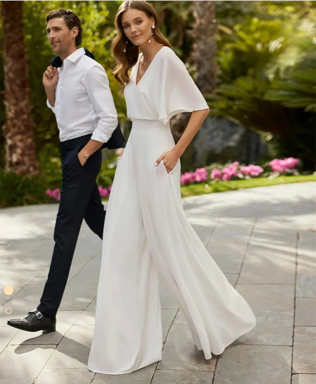 빈티지 Long Crepe V-Neck Jumpsuit 웨딩 드레스 주머니 A- 라인 아이보리 짧은 소매 바닥 길이 Robe de Mariee Pantsuit Bridal Gowns