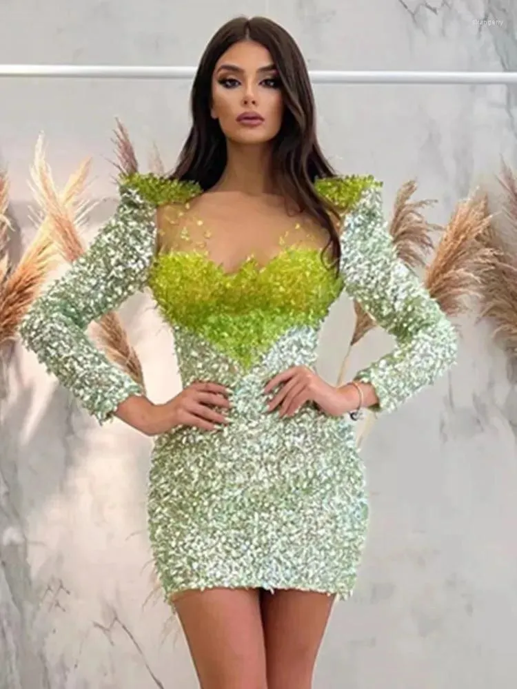 Robes de piste Sparkly Luxury Femmes Sexy Green clair Mesh à manches longues O Office de cou Bodycon Mini Party Birthday Party Nightclub Stage