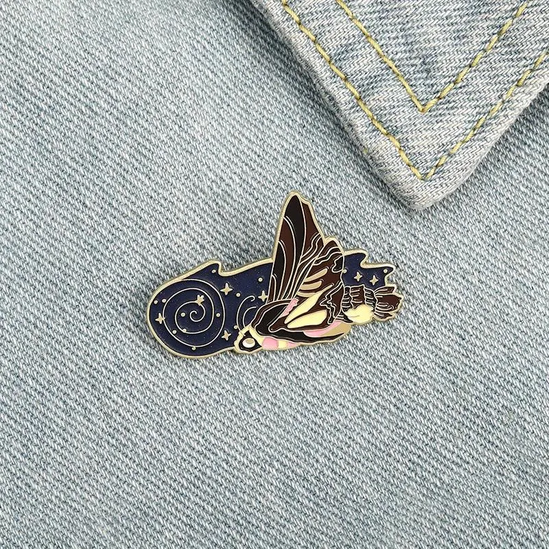 Brooches Luminous Enamel Pins Comet Orchid Long-beaked Hawk Moth Bag Lapel Pin Badge Jewelry Gifts For Kids Friends Wholesale