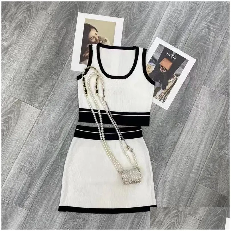 Basic Casual Kleider Damen Zweiteiler Kleid Set Stricke Weste Mini Kurzrock Streetwear Mode Crop Top kleiner Buchstaben 4 Farben Strickt otpeh