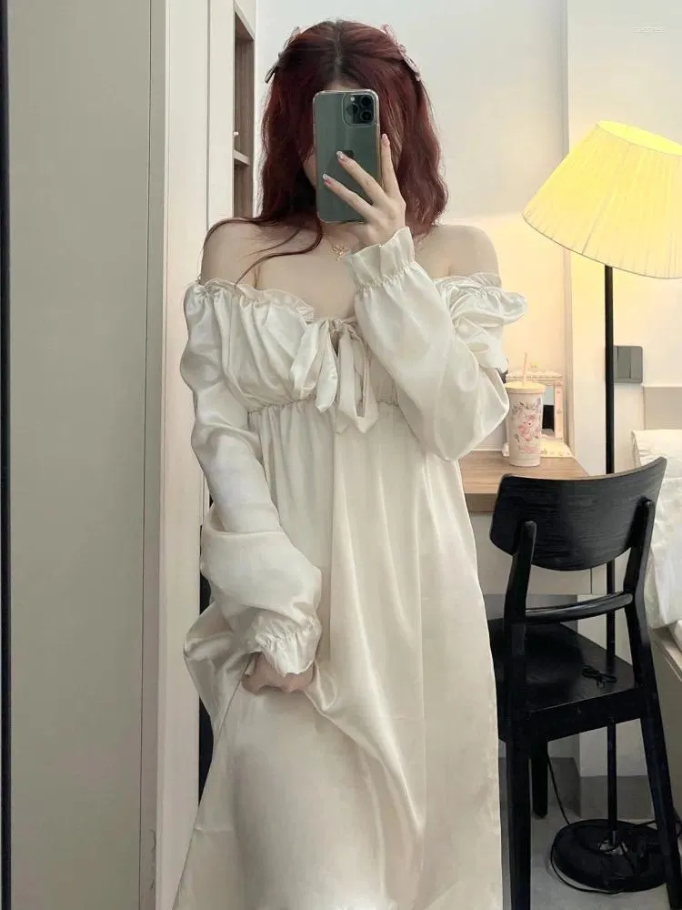 Women's Sleepwear French High-end Ice Silk Pajamas 2024 Spring And Autumn Style Pure Desire Nightdress With Chest Pad Home Clothes