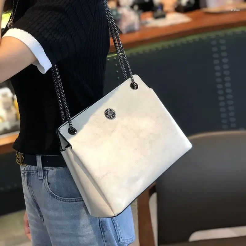 Bolsas de ombro bolsa bolsa feminina 2024 moda versátil a axil marinha retro One Messenger