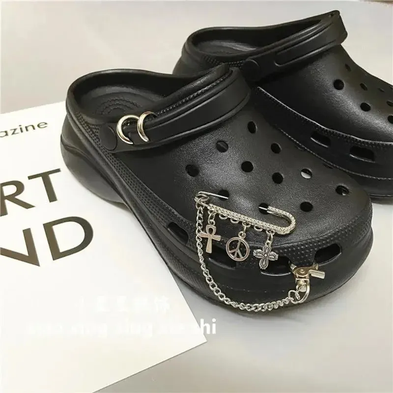 Designer Brand Pin Clogs Accessories Vintage Punk Metal Pin Shoes Charms för sneaker DIY Luxury Women Shoe Decorations All-Match 240407
