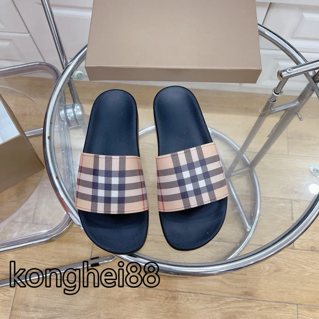 Designer Sandals Femmes Tartan Pantanes Top Quality Plaid Vintage Plaid Outdoor Place Chaussures Summer Fashion Luxury Tongs Tong-flop