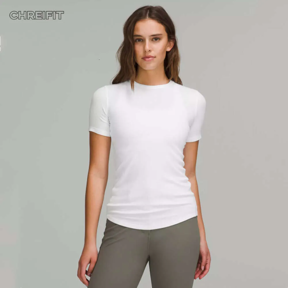 Ajuster les vêtements Lu Align Exercice Les chemises de yoga de la longueur de la hanche pour femmes tiennent des t-shirts à manches courtes