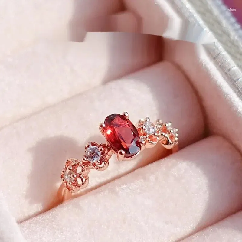 Cluster sonnes vendant des produits d'Europe et d'Amérique Haute beauté Ruby Ruby Openings Exquis Bijoux pour femmes