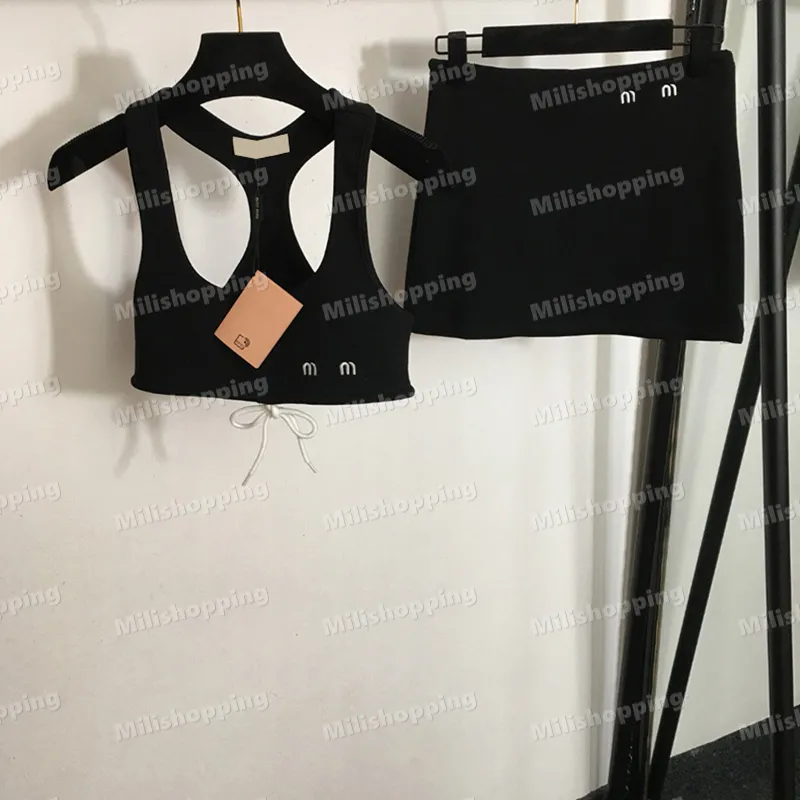 Lettre broderie yoga tenues miu sport bra jupes sèche-part en arrière ventre sans jupes en arrière