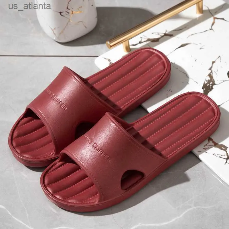 Slippers New Solid Color Man Summer Beach Sandals Light Bathroom Home Non Slip EVA Floor Flat Shoes H240416 OOCR