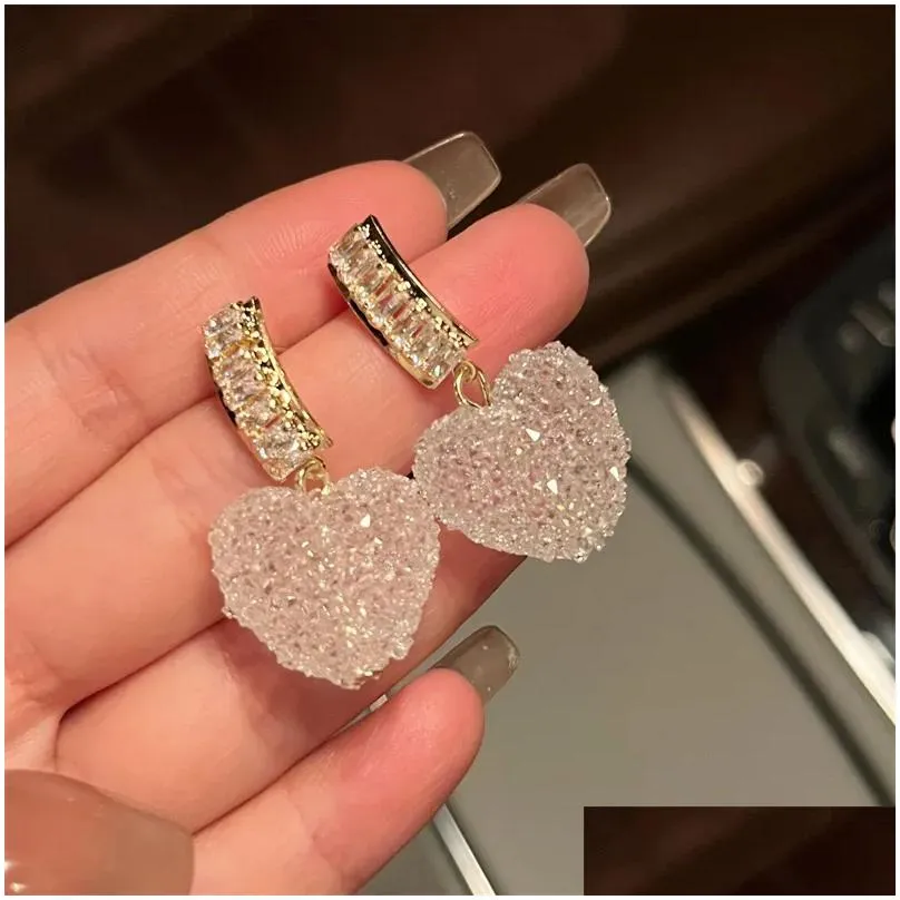 Boucles d'oreilles en lustre en peluche coréenne Couleur Couleur d'amour Drop coeur pour les femmes Luxury Crystal Zircon Resin en forme de coeur exquise bijou DH735