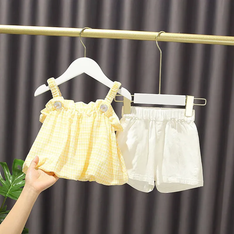 Mädchen -Outfit -Sets Sommer Kinder Freizeitkleidung für gelbe Suspender -White -Shorts Set Childrens Baby Girl 240410