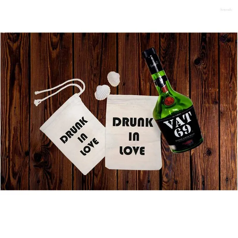 Kopplingspåsar Drunk i kärlek Personlig Bachelorette Favor Kit Bag Bridal Party Hangovers Wedding Cotton Drawstring Gift Recovery