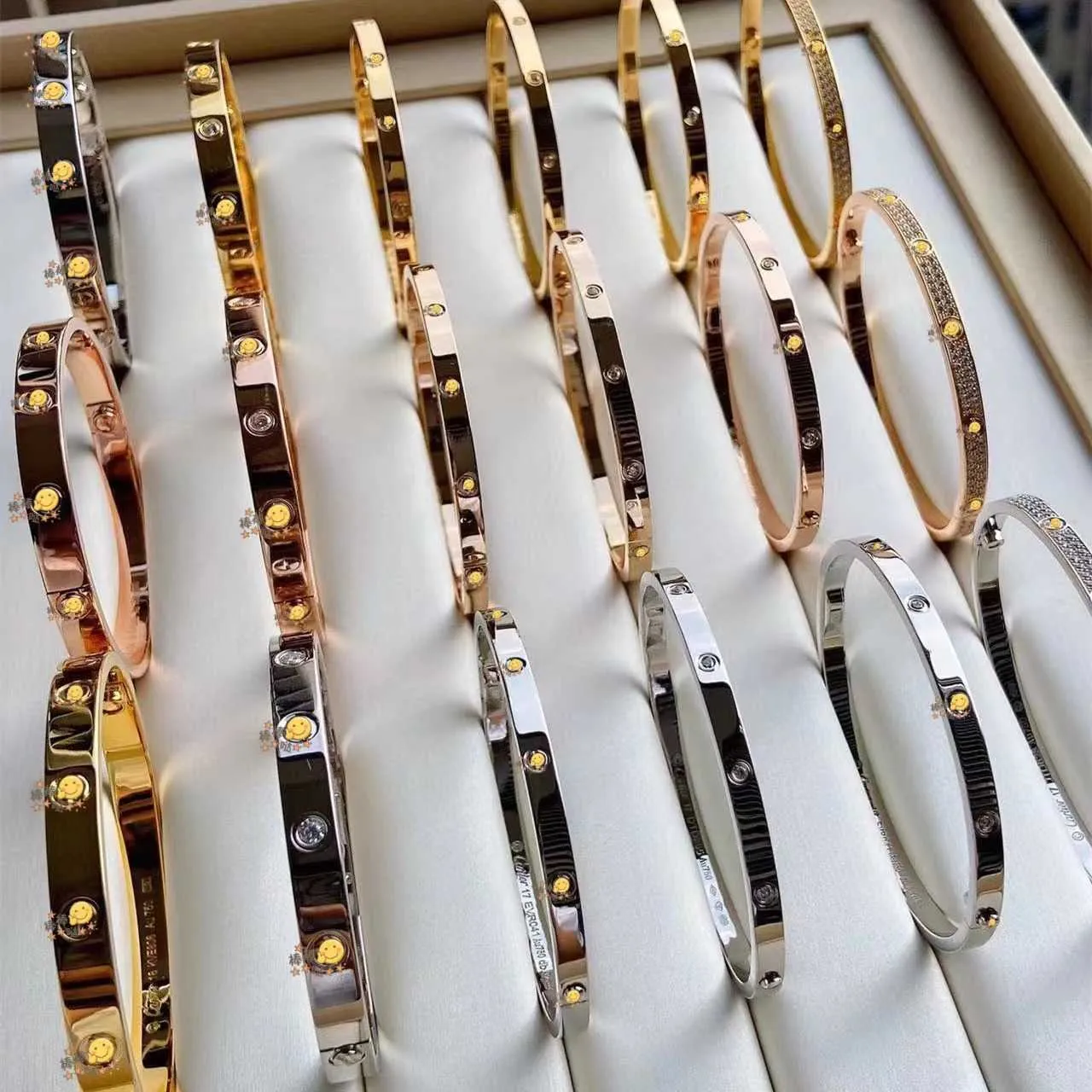 Bracelet de créateur classique de la nouvelle marque Kajia plaquée épaisse 18 carats à l'or large Diamant complet six quatre quatre pièces manuelles en étoiles lisses pour hommes et femmes