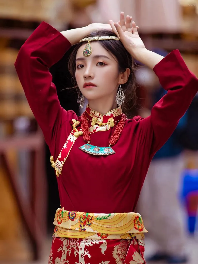 Etnische kleding rode Tibetaanse dameshemd bodem voering lente en herfst