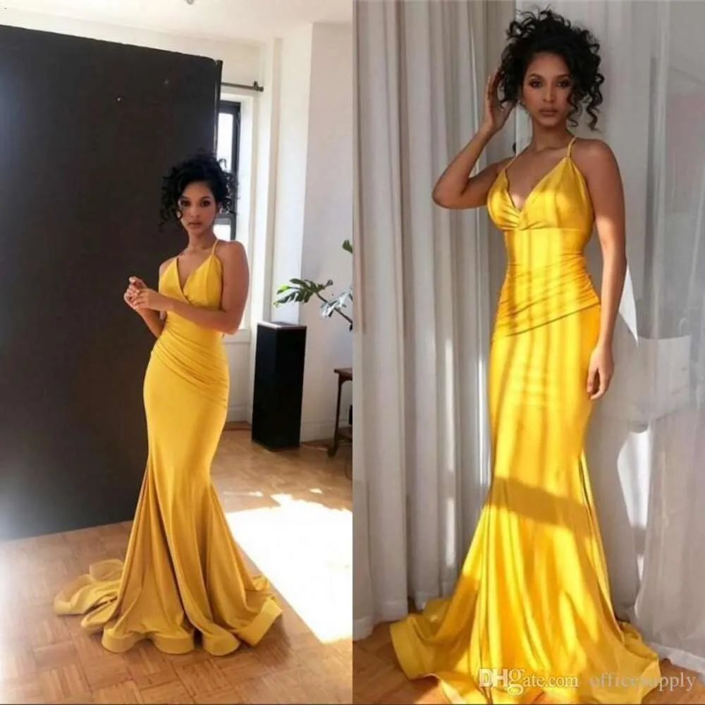 Cheap New Arrival Simple Yellow Mermaid Prom Dresses Halter V Neck Floor Length Party Gowns Special Ocn Dress Evening Wear