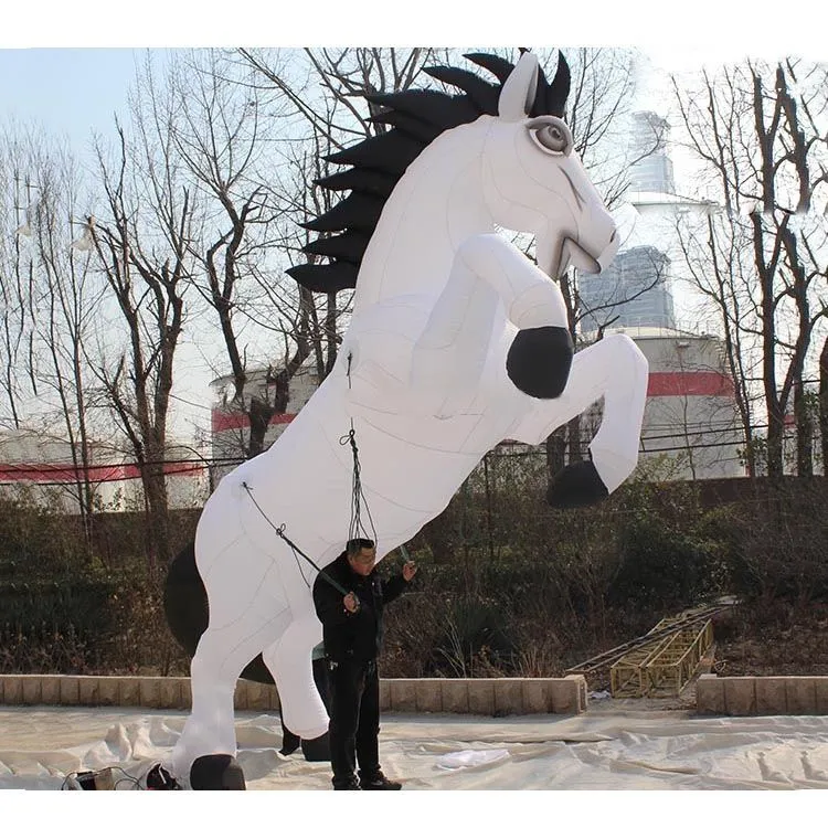 Hurtownia najnowsza konstrukcja nadmuchiwane biały konia o długości 8 m (26 stóp) z maskotką Animal Air Blower Kope kopyto do reklamy