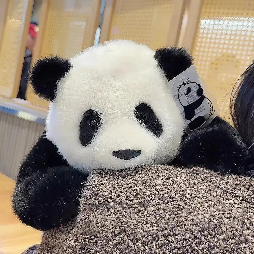 成都パンダぬいぐるみのおもちゃ リアルな白黒パンダ人形完璧な