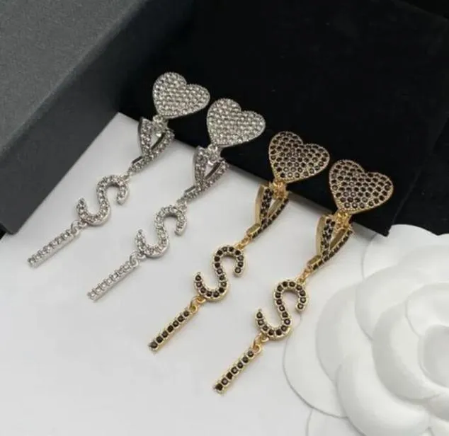 Trendy Brand Cz Diamond Letter Dangle Earring Ear Cuff Classic Designer Tassel örhängen smycken Kvinnor Lady Party Wedding Lovers GI1095175