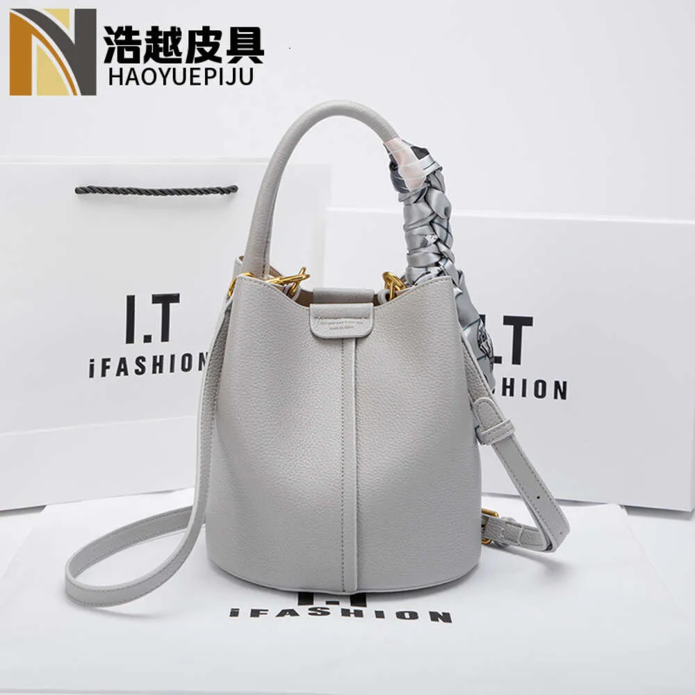 Women's Bag New Genuine Leather Bucket Bag, Handheld Vegetable Basket, High Quality, Large Capacity One Shoulder Crossbody