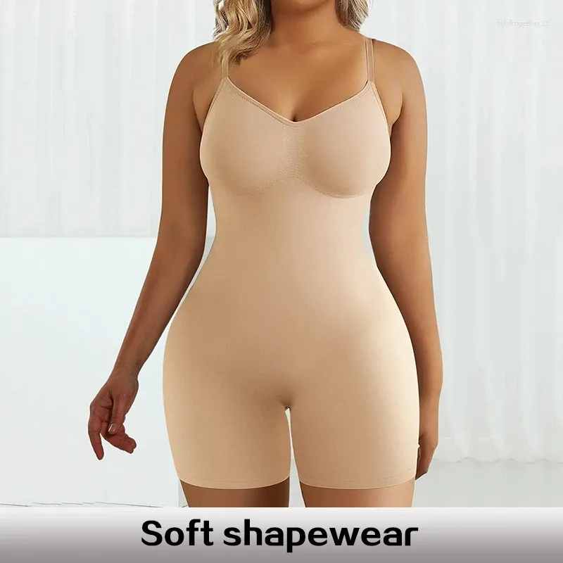 Shapers pour femmes ajusté à l'ajustement en forme de camisole et shorts en forme de shapewear intégrés sans couture