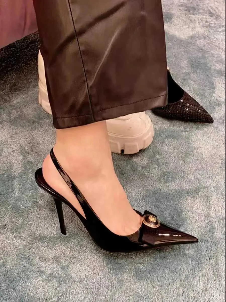 Sandales pointues arc haut talon femme chaussures simples 2024 Été Nouvelle bouche légère ultra mince talon haut enveloppe sexy sandales françaises J240416