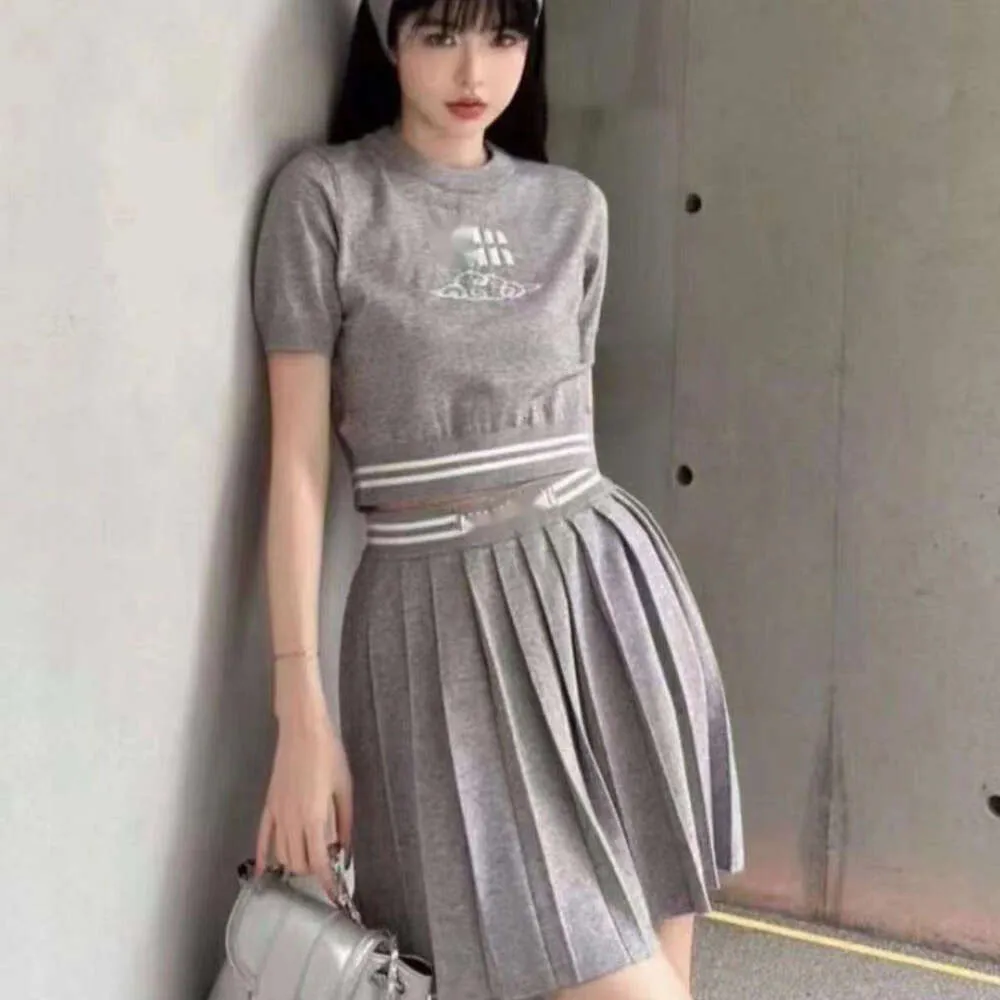 Дизайнер костюма Miumiuss Luxury Fashion Two Piece New Leisure Set Spring/Summer Fresh Leisure с короткими рукавами