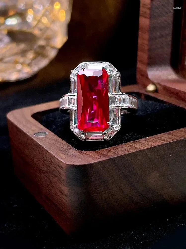 Clusterringen 2024 Luxe rechthoekige kunstmatige rode schat 925 Sterling Silver Ring Set met hoge koolstof diamant smaragdgroene bruiloft sieraden