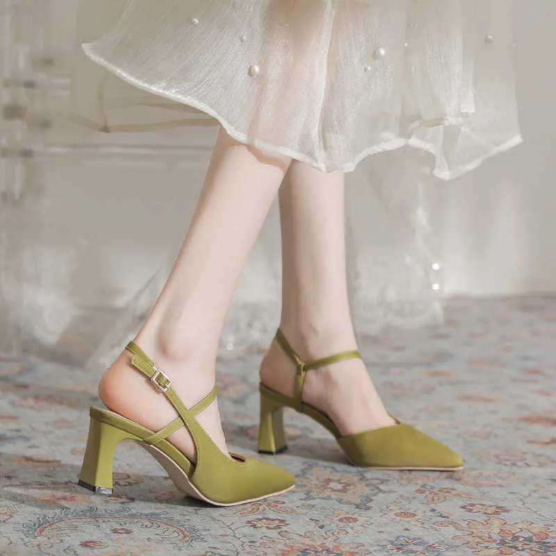 Baotou Sandalen Damen Sommer Sandalen Frauen Crossover mit spitzen Kopf Single Schuhe französische Stil Dicke Heels Schwarz High 240228
